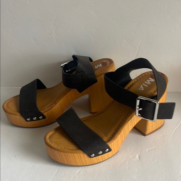 MIA Black and Tan Platform Sandals with Chunky Sole - size 7 - Picture 1 of 8